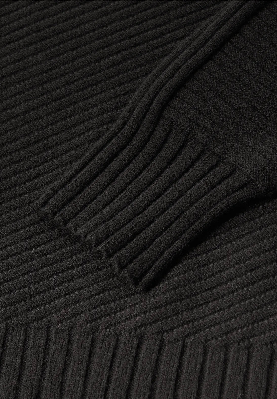 Structure sweater